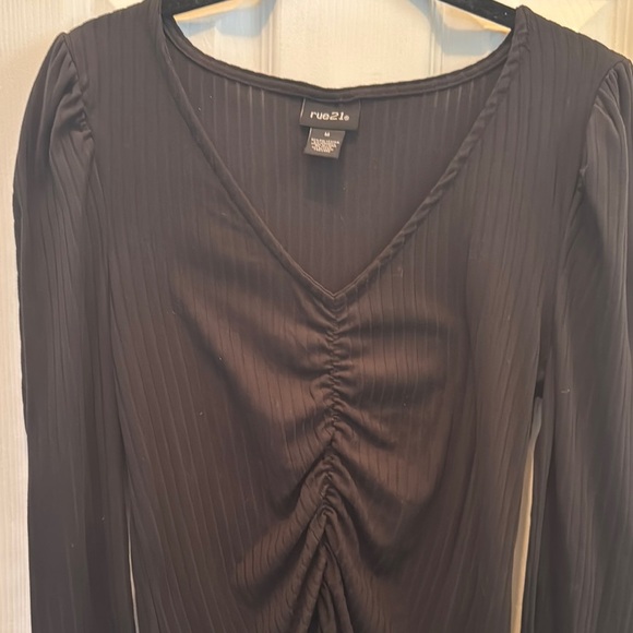 Rue 21 Black Ruched V-Neck Blouse - Picture 2 of 4